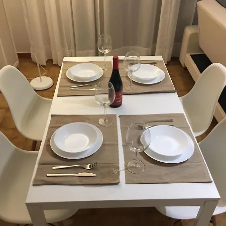 Oubina Apartament *